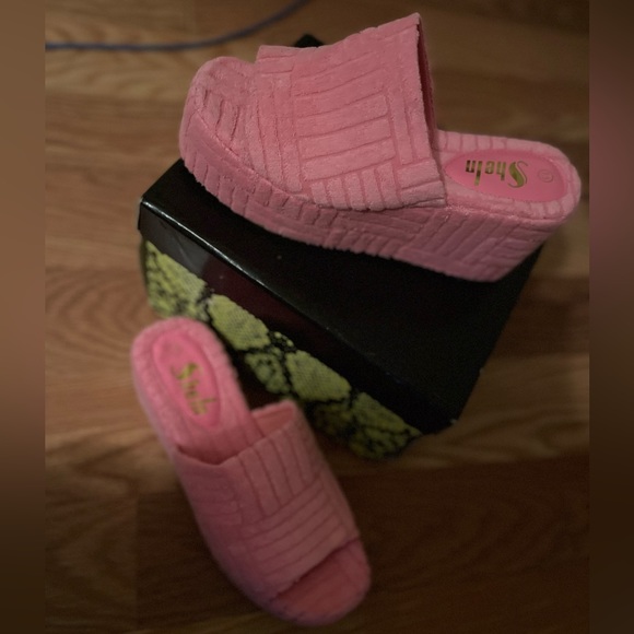 Platform shoes - Picture 3 of 3